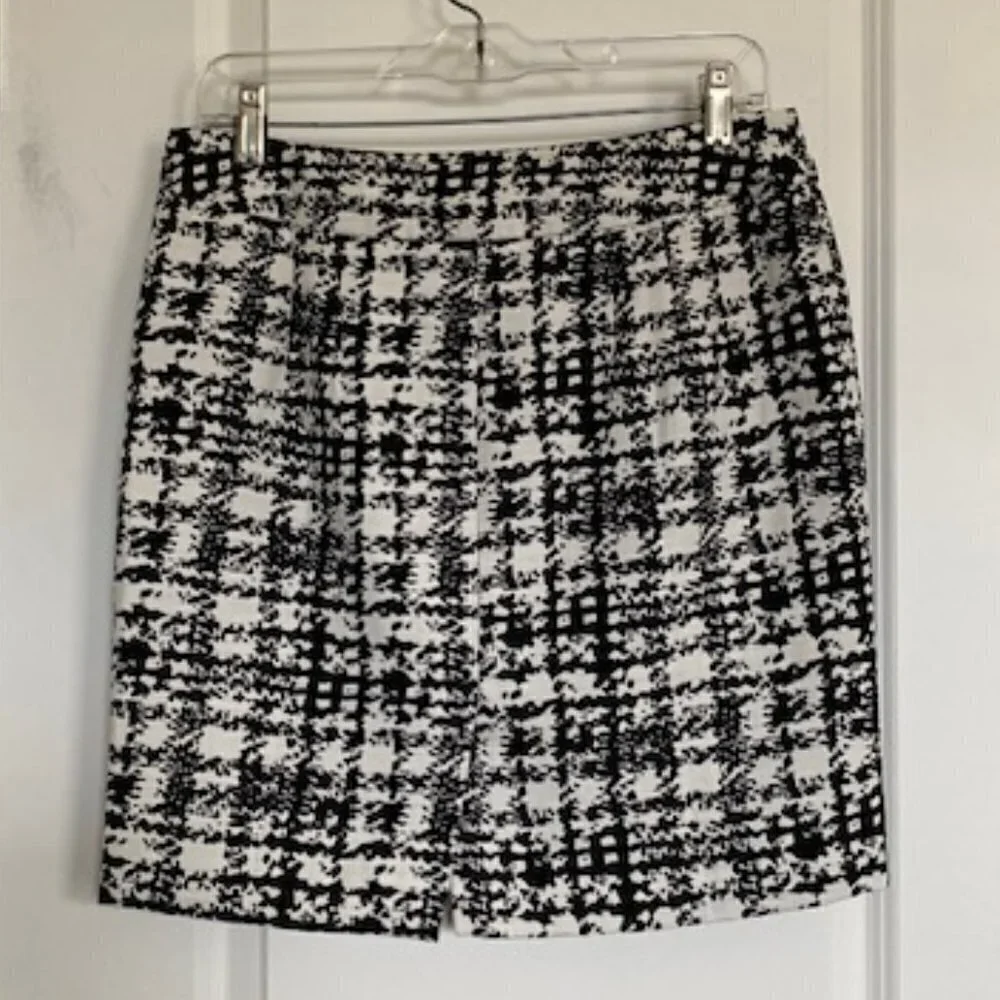 ANN TAYLOR Graphic Print Black White Mini Skirt 6 Petite - Picture 9 of 13